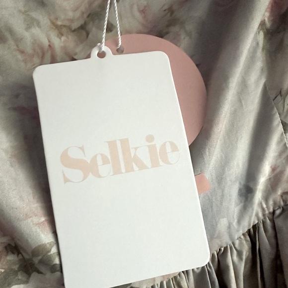 Floral, Romantic Midi Selkie Dress - Picture 8 of 9